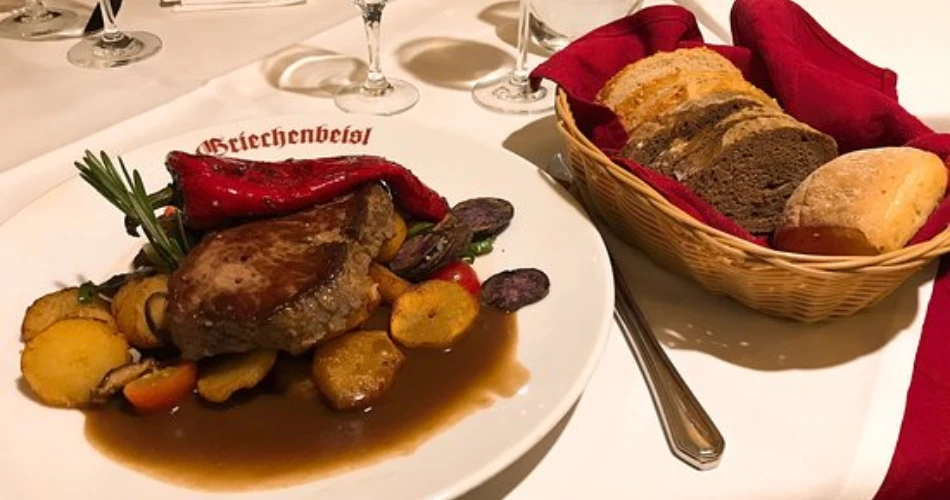 غريشنبايسل. أقدم مطعم في فيينا منذ عام 1447