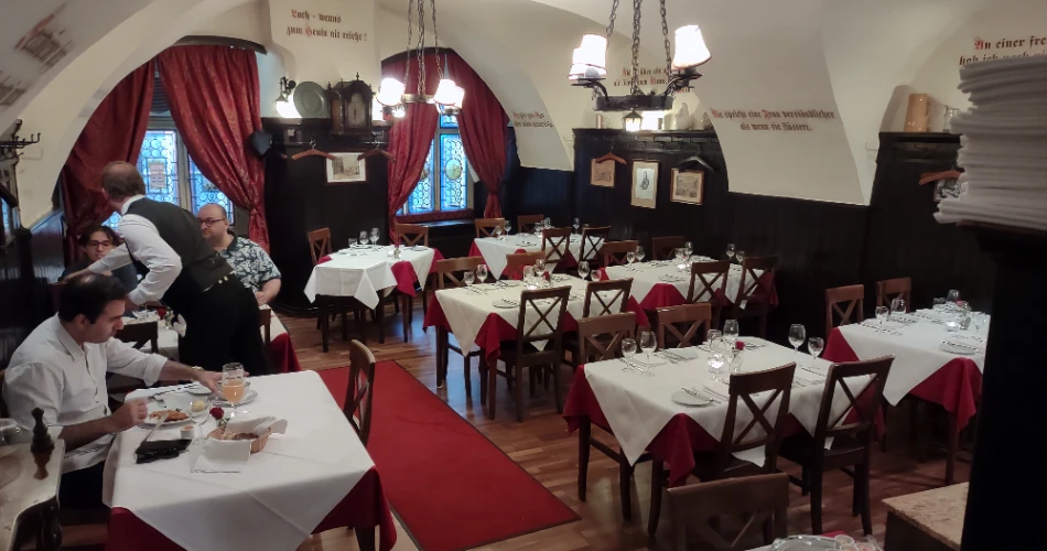 غريشنبايسل. أقدم مطعم في فيينا منذ عام 1447